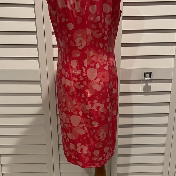 Ann Taylor lined Silk/Spandex Dress perfect for a Cocktail Event or Work day. - Picture 6 of 10